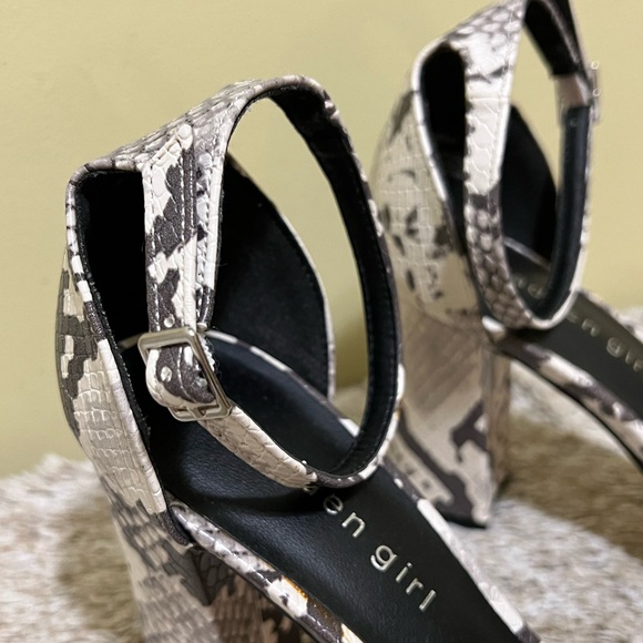 Madden Girl Platform Open Toe Snake Print Pattern Heels Size 7.5 - Picture 7 of 8